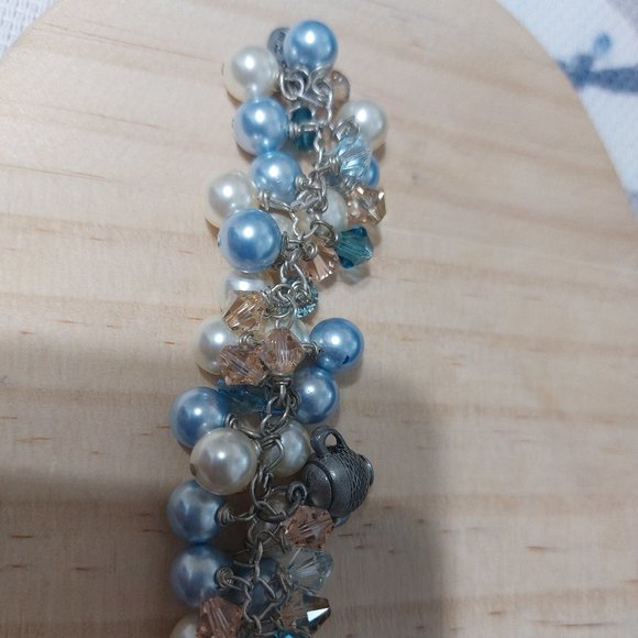 Beautiful Pearl Beads Crystal Gems Cluster Bracelet Very Pretty Light Blue Cream - Picture 4 of 12